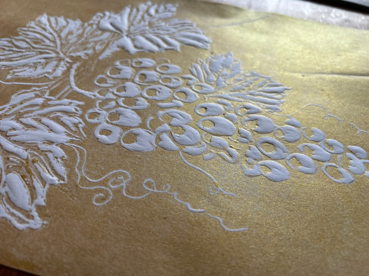 x WEINREBE Originaldruckgrafik Gold-Reliefdruck im Passepartout 30x40 cm