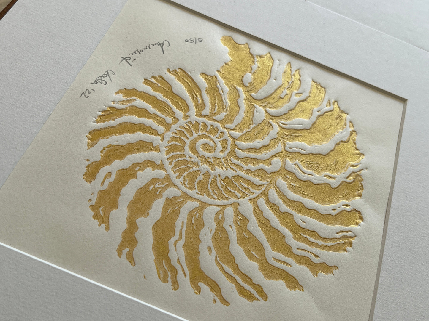 _AMMONIT Originaldruckgrafik Gold-Reliefdruck im Passepartout 30 x 30 cm