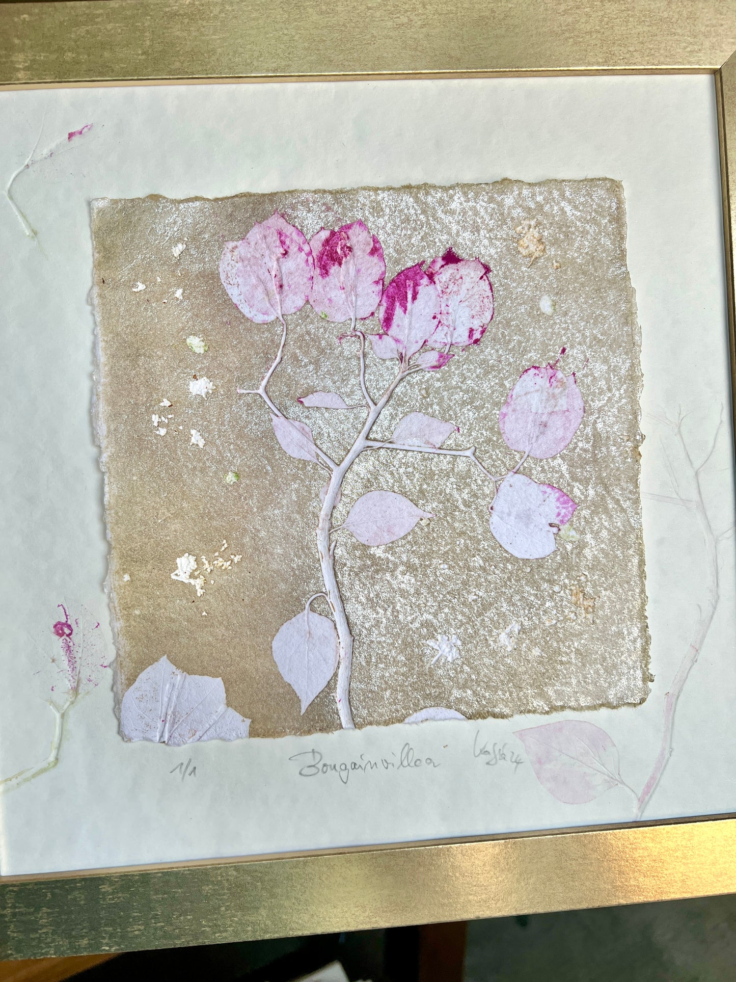 BOUGAINVILLEA Originaldruckgrafik Monotypie Reliefdruck 30x30 cm im Rahmen mattgold