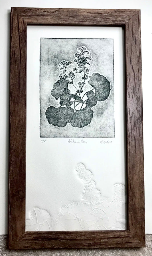 ABRIGO DE MUJER Estampado original grabado Vernis mou con relieve en marco 20x40 cm